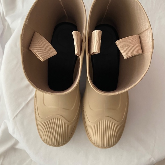 Chloe Raina beige rubber rain boots, round tow, pull tabs, Women size 40 - Picture 13 of 15